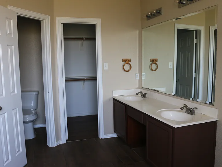 327 Regency Dr — Photo 25