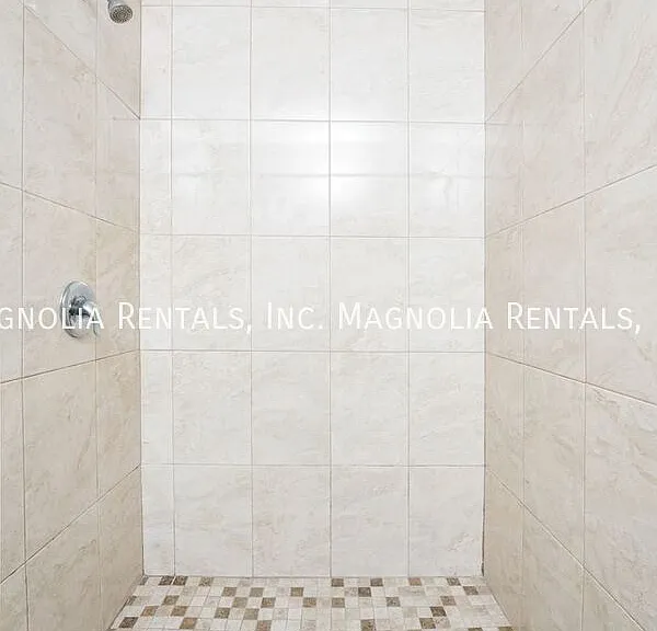 244 E 18th St #4 — Photo 10