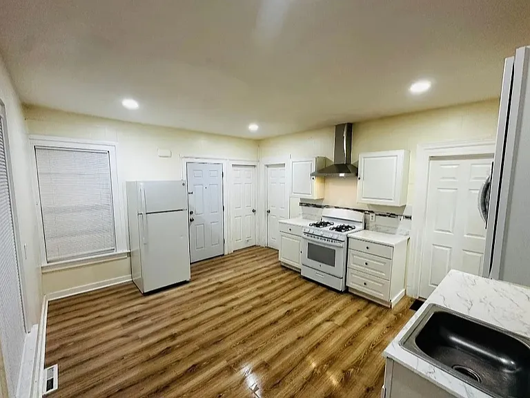 31 Elliott St #2 — Photo 2