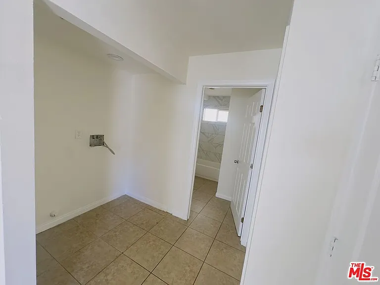 10605 Avalon Blvd — Photo 20