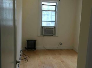 31-22 43rd St #2R, Astoria, NY 11103