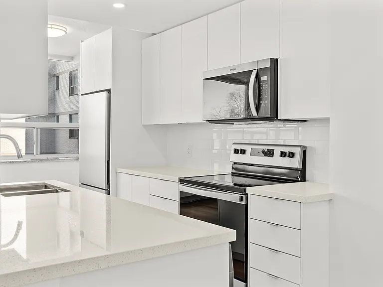 60 Tyndall Ave — Photo 32