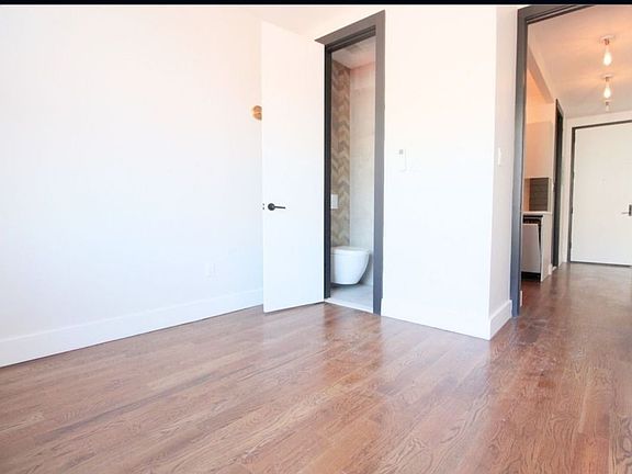 3rd image of 1150 Pacific St APT 4