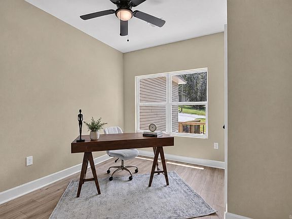4th image of 14 Lenora Ln