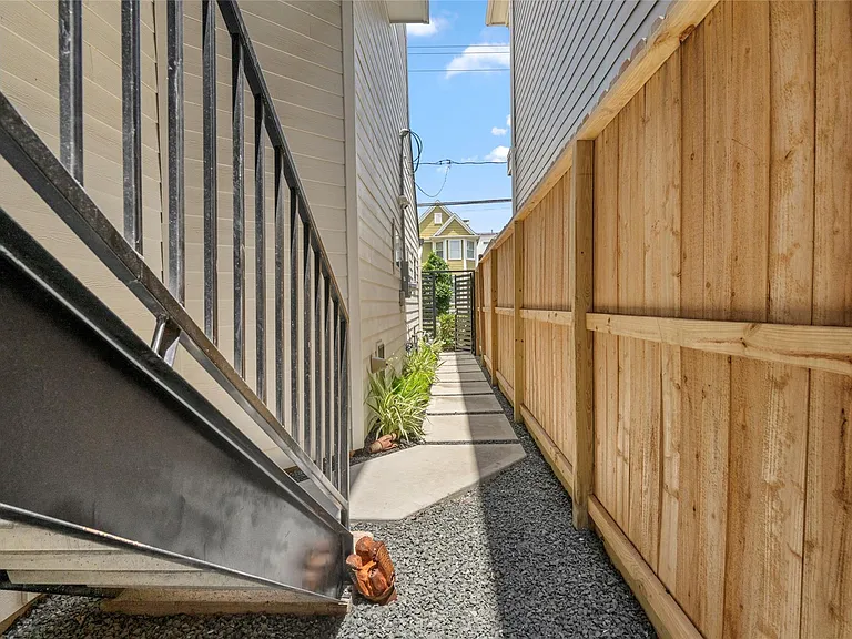 1531 Beall St #A — Photo 3
