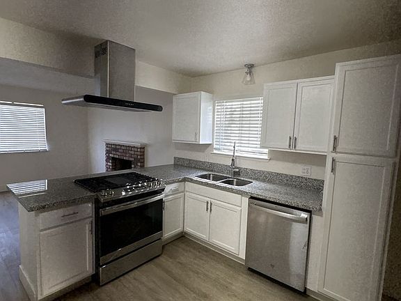 5th image of 2113-15 W Inyo Ave #2113