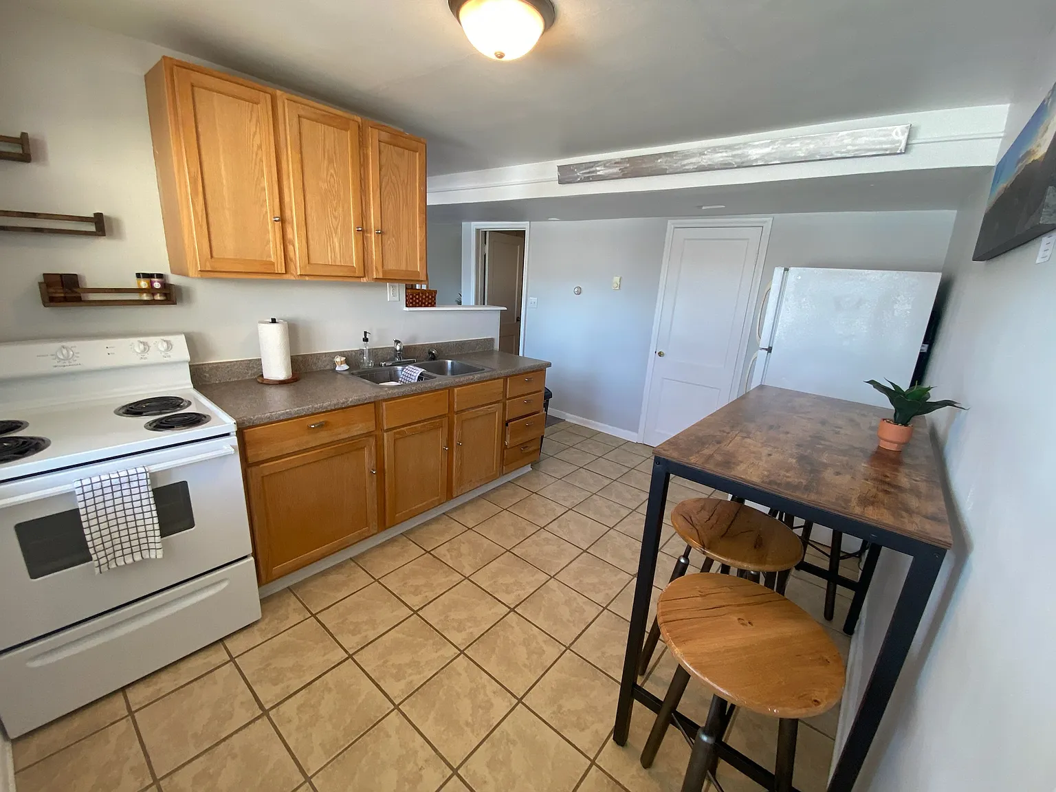 2 bed, 1000 sqft, $1,650 — Photo 2