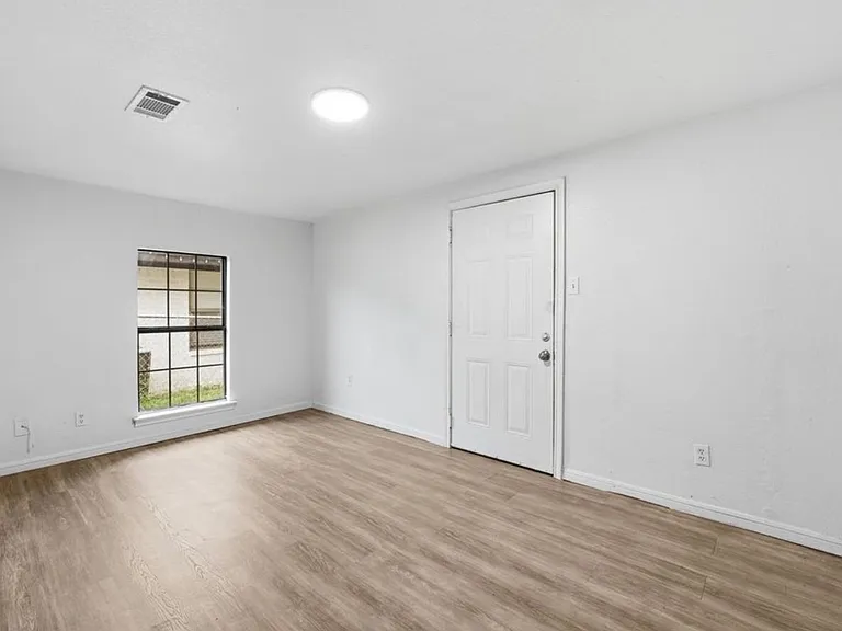 1827 Wood Ave — Photo 11
