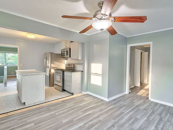 3rd image of 1322 Greeley Ave