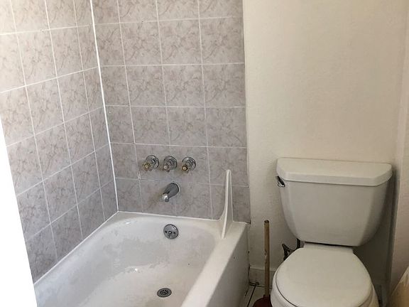 5th image of 3879 West St