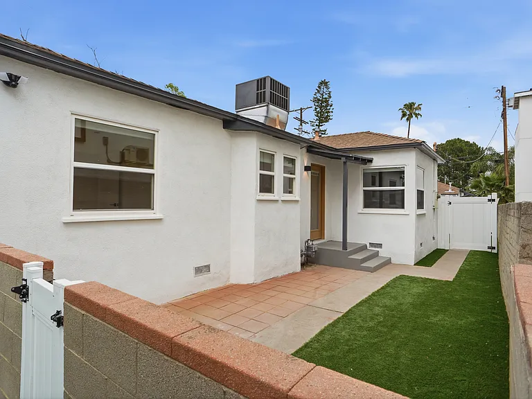 5656 Cartwright Ave — Photo 13