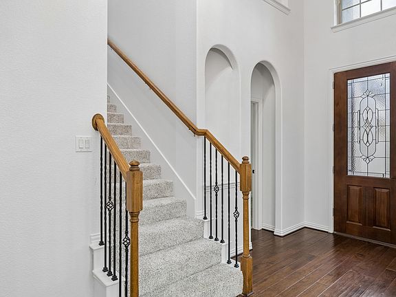 3rd image of 9519 Amberwoods Ln