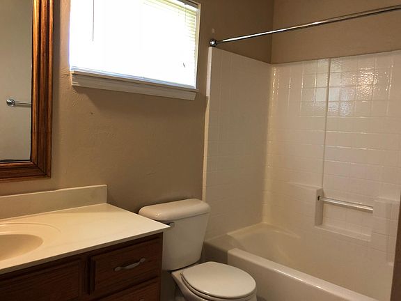 Hall bathroom 