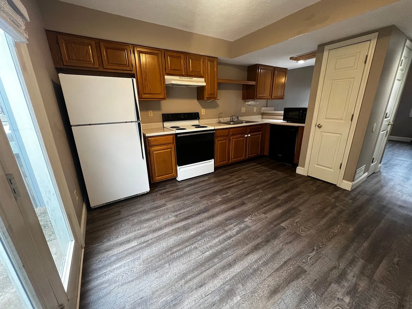 710 Sherwood Hills — Photo 3