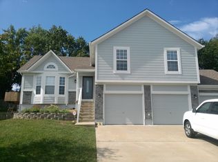 612 SE James Ct, Lees Summit, MO 64063
