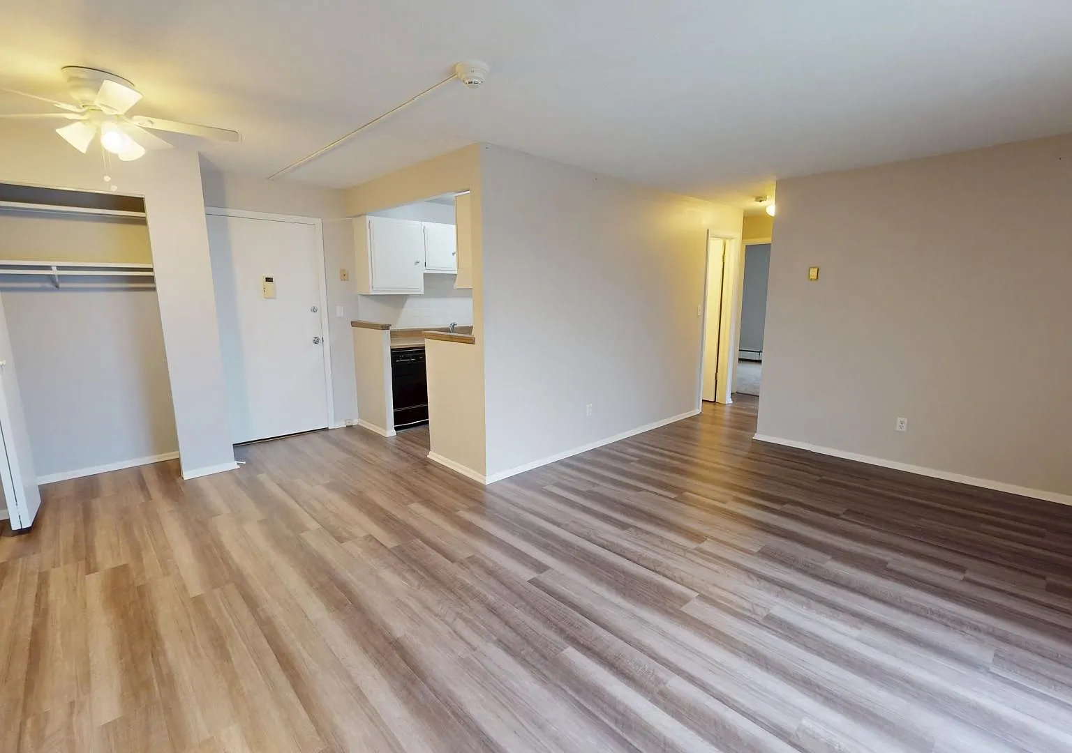 Maple Heights 2 Bedroom - Covered Parking — Photo 3