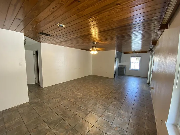 1122 Rhonda Lee St — Photo 7