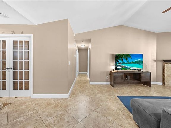 4th image of 1041 Quail Hollow Dr