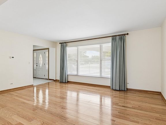 5th image of 5S671 Park Meadow Dr