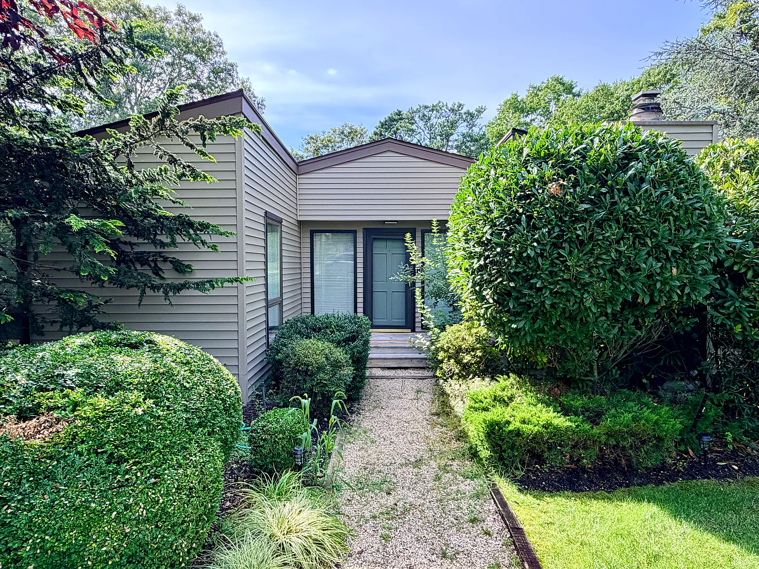 3 bed, 1296 sqft, $7,000 — Photo 1