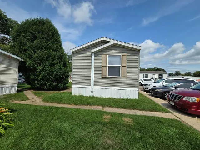 3 bed, 2.0 bath, 1056 sqft, $1,800 — Photo 1