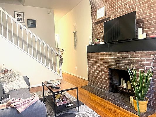 3rd image of 304 E 78th St APT 4F