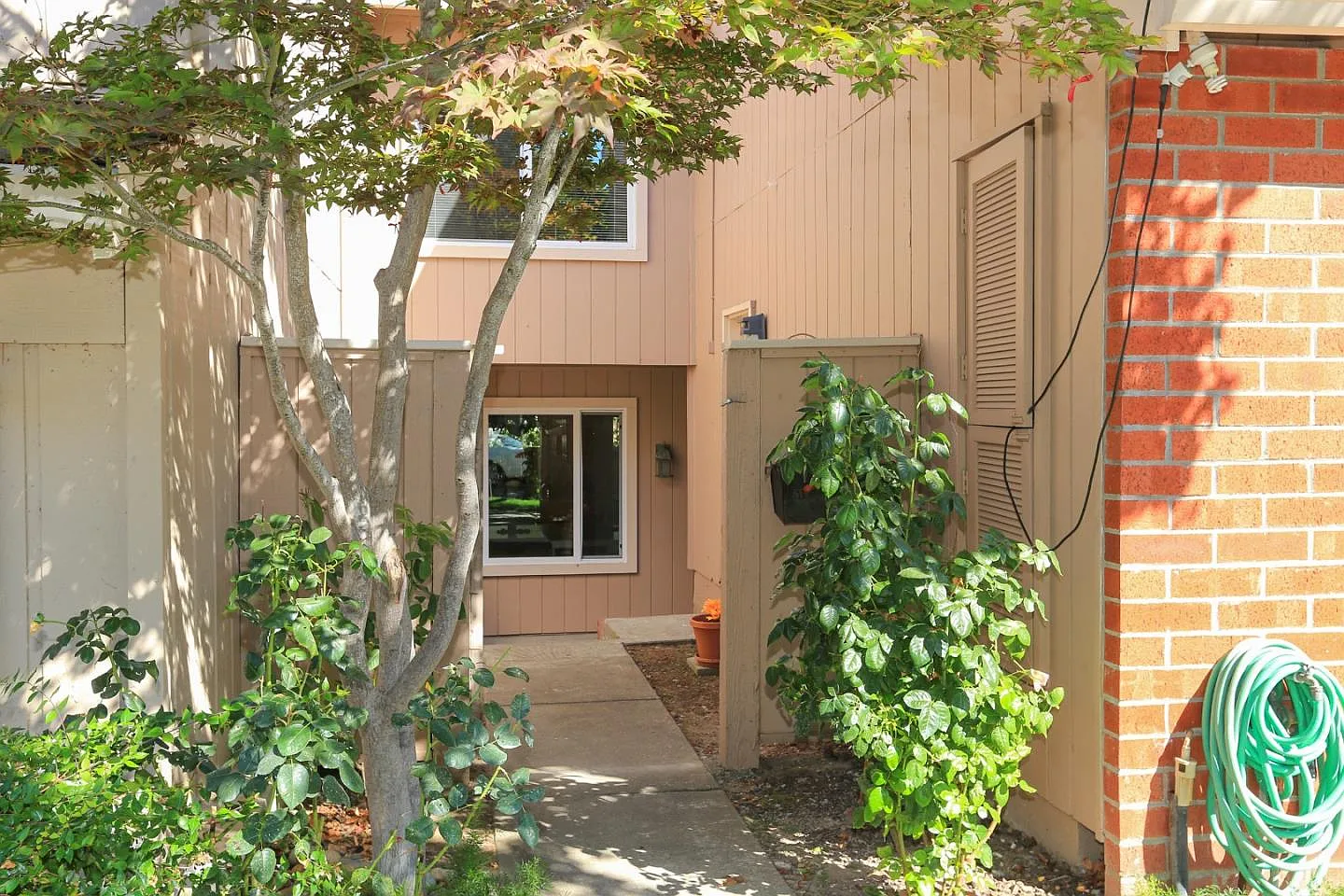 10206 Camberley Ln photo 1