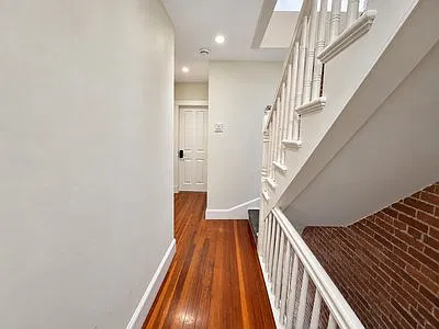 6 bed, 9999 sqft, $8,200 — Photo 4