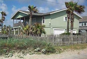 1st image of 820 E Avenue G