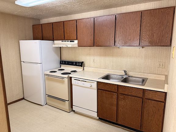 3rd image of 600 N 2450 E APT 805