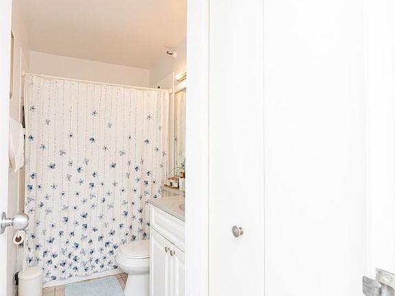 2nd image of 3662 N Lake Shore Dr #1505