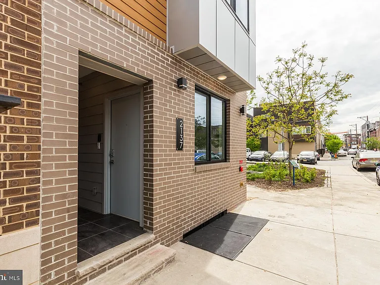 2132 Berges St #1 — Photo 4
