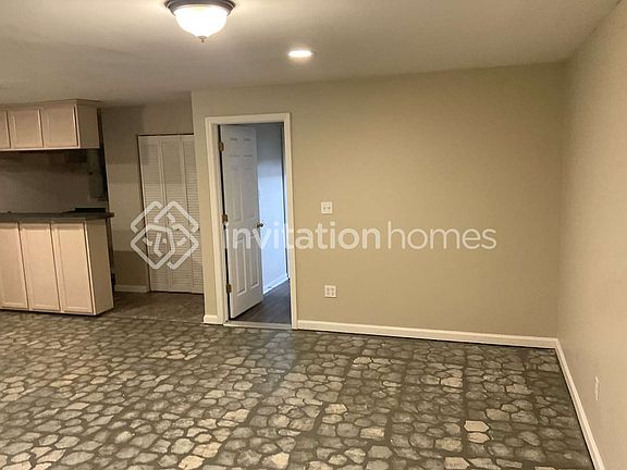 5th image of 504 Woodland Trce