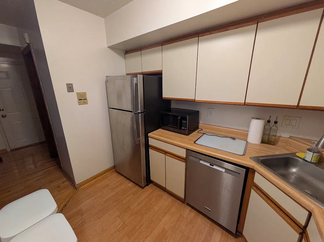 2 bed, 1.5 bath, 1000 sqft, $1,600 — Photo 2