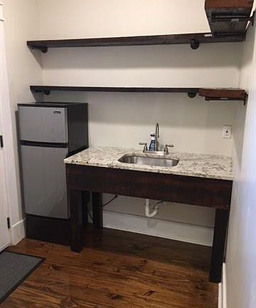 5th image of 3733 S Prieur St #B