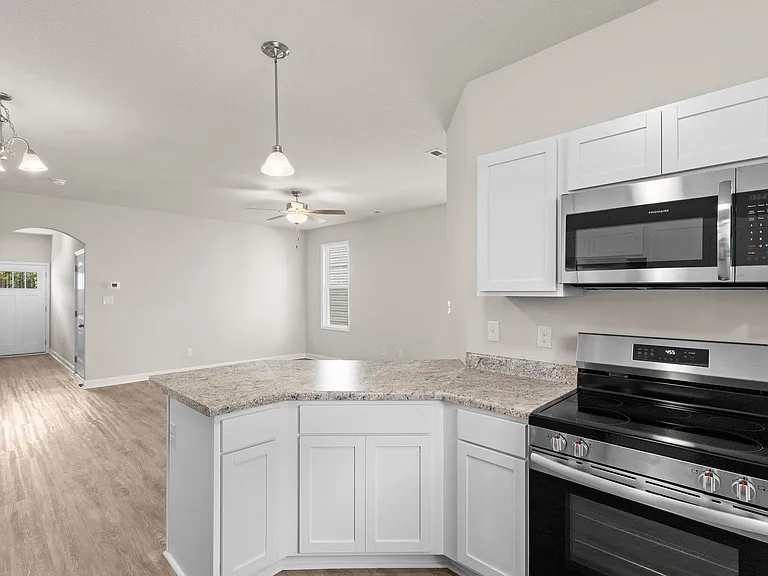 2033 Folkstone Woods Ln — Photo 8