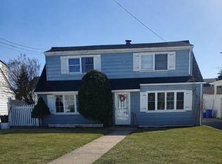 12 Park Ave, New Hyde Park, NY 11040