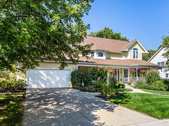 2nd image of 6634 Royal Oakland Pl