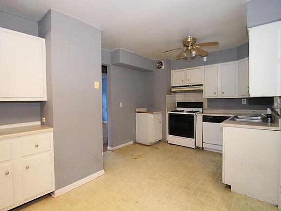 3rd image of 62 Willowbrook Dr