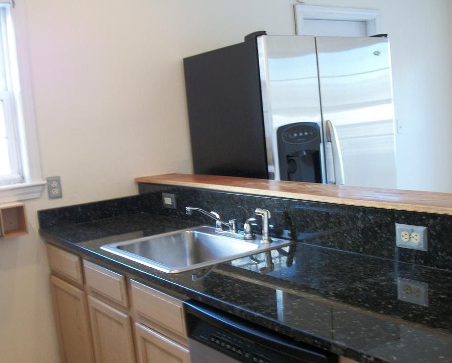 2nd image of 39 Middle St #R