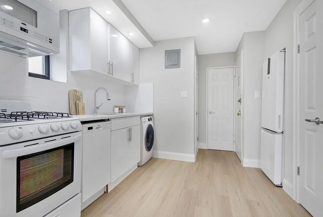 313 East 61st Street — Photo 4