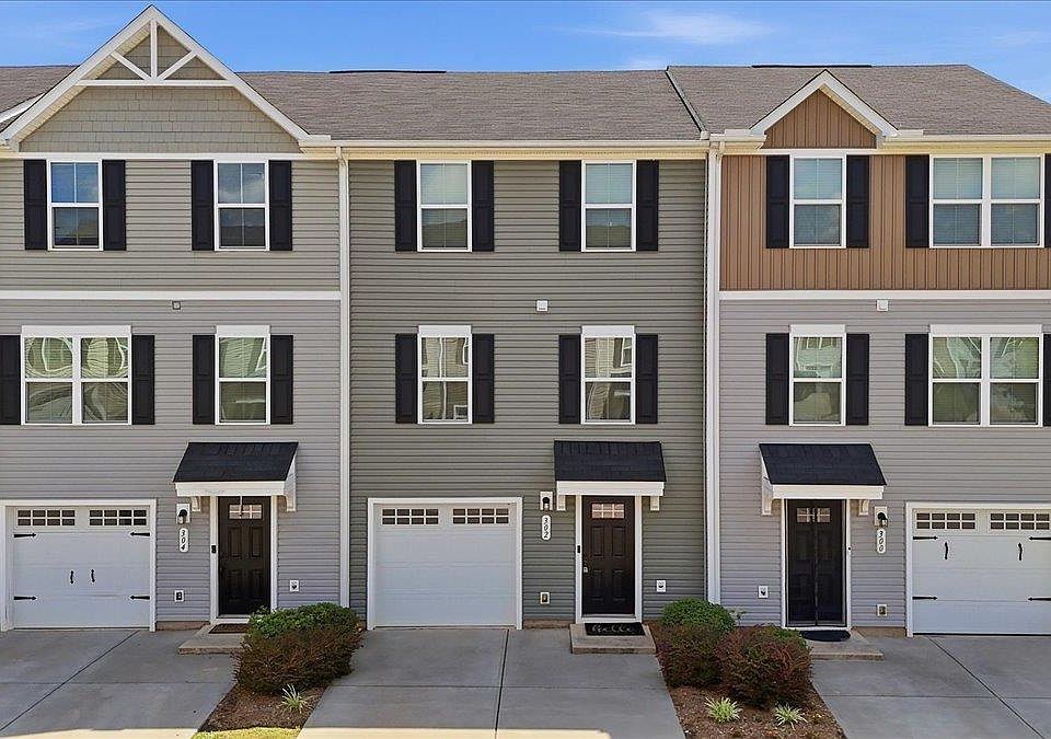 1st image of 302 Parkridge Way