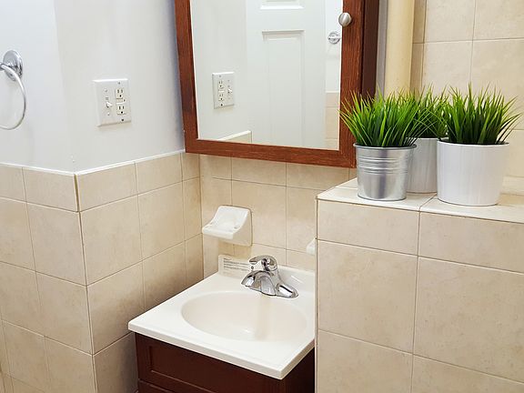 4th image of 145 W 72nd St APT 4b