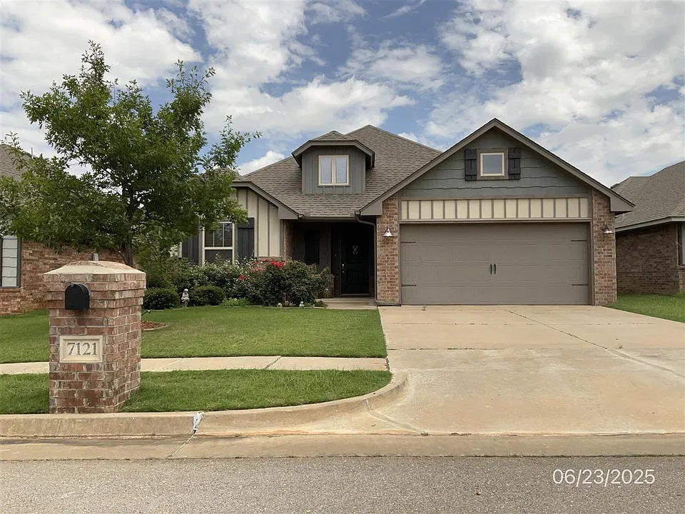 7121 NW 145th St