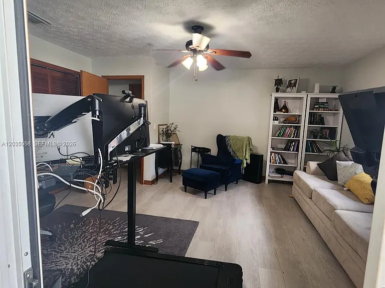 6101 Palmetto Dr — Photo 11