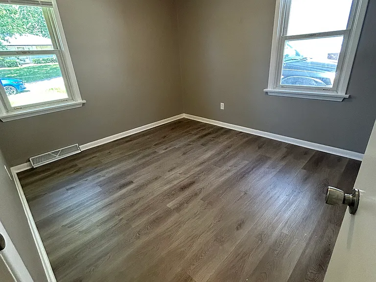 1140 Maple Ave — Photo 6