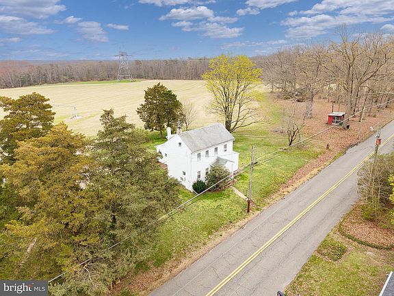 3rd image of 776 Lower Mill Rd