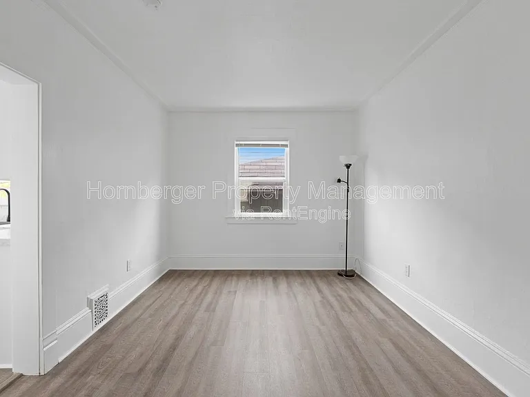 1911 W 2nd Ave #4 — Photo 4