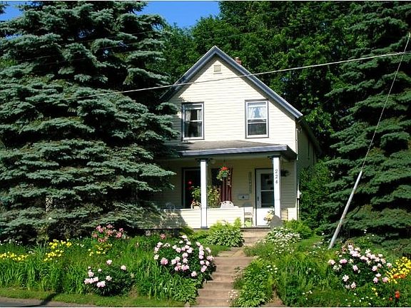 2nd image of 224 Harriet St N
