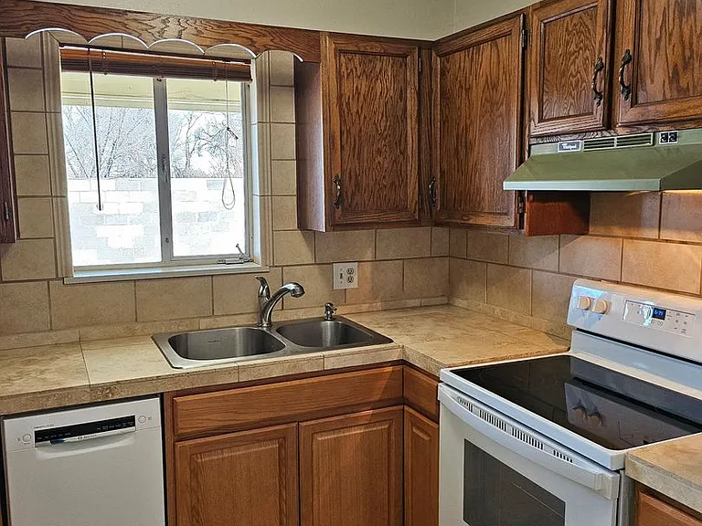 745 McCarthy Blvd — Photo 4